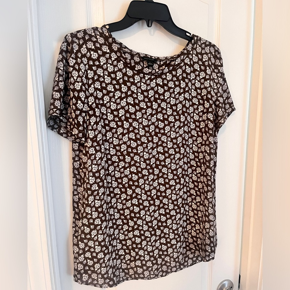 Anne Taylor green and white tee shirt/Blouse